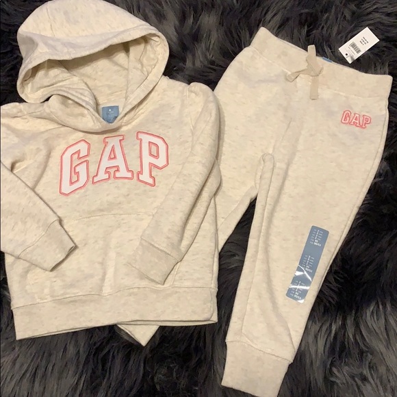 gap sweatsuit